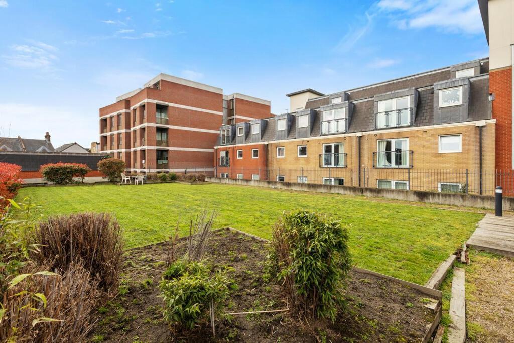 Spacious London Apartment 5 Min Walk To Leytonstone Underground Station And 5 Stops To Zone 1 Zewnętrze zdjęcie